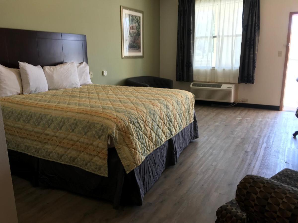 Big Lake Inn And Suites Екстер'єр фото