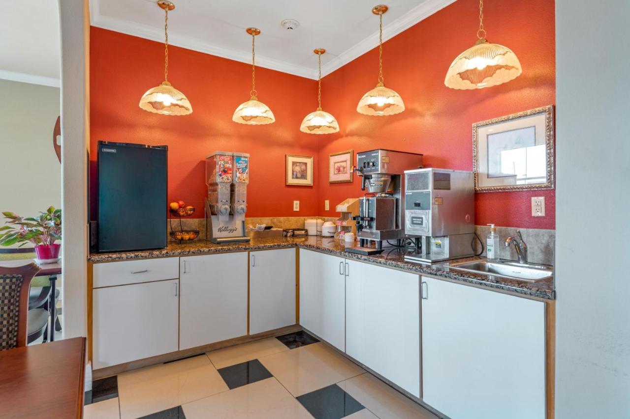 Big Lake Inn And Suites Екстер'єр фото