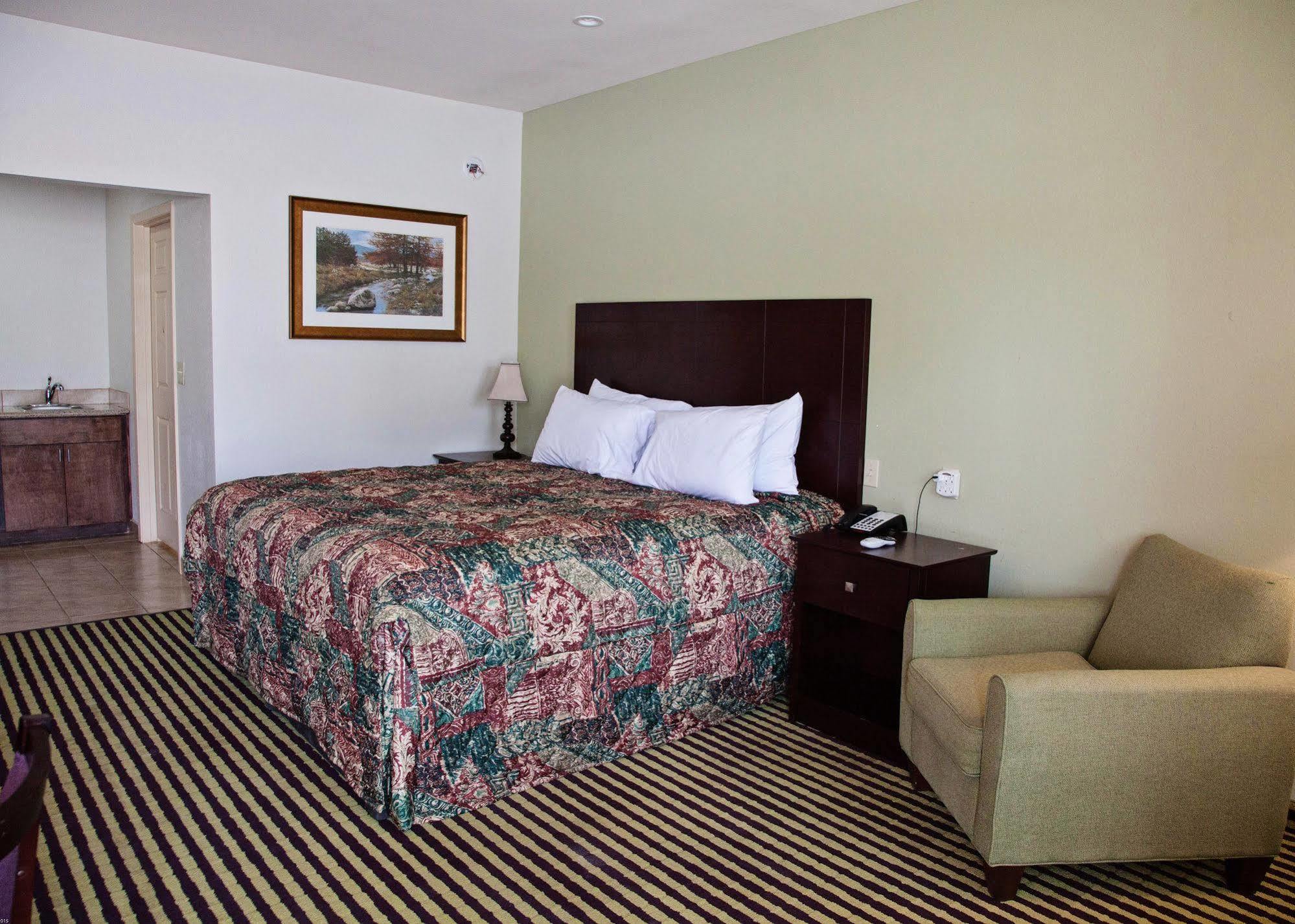 Big Lake Inn And Suites Екстер'єр фото