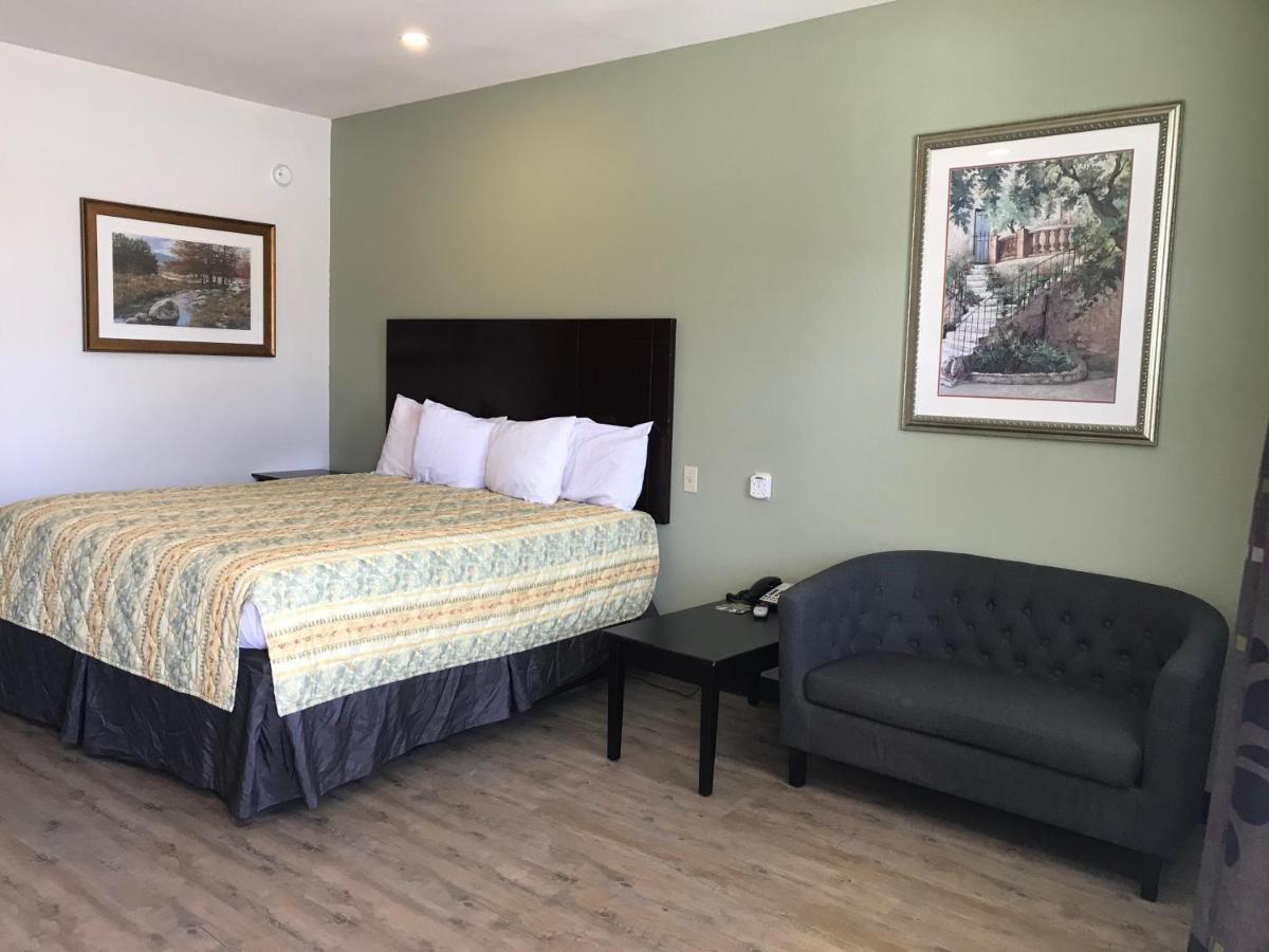 Big Lake Inn And Suites Екстер'єр фото