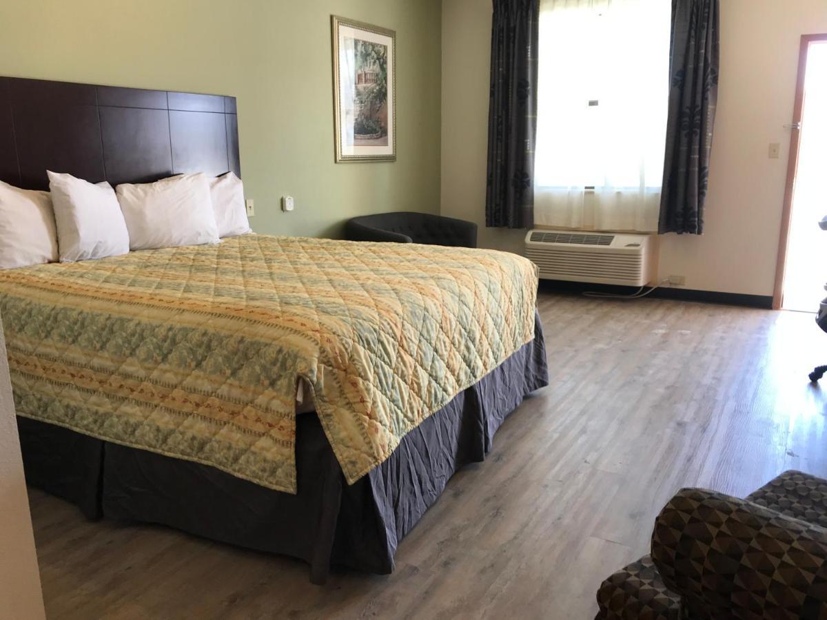 Big Lake Inn And Suites Екстер'єр фото